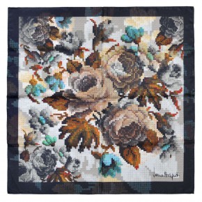 Стильный платок в спокойных тонах с цветами Laura Biagiotti 833843